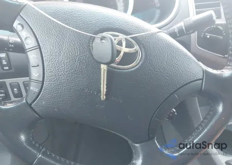 2011 Toyota Tacoma Base V6 z USA, uszkodzony, nr VIN 3TMLU4EN1BM077652